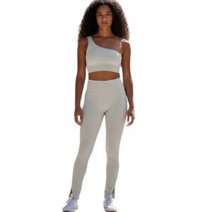New Gymwear Workout Yoga 2 pc Cream One-Shoulder Sports Bra & Leggings, Small